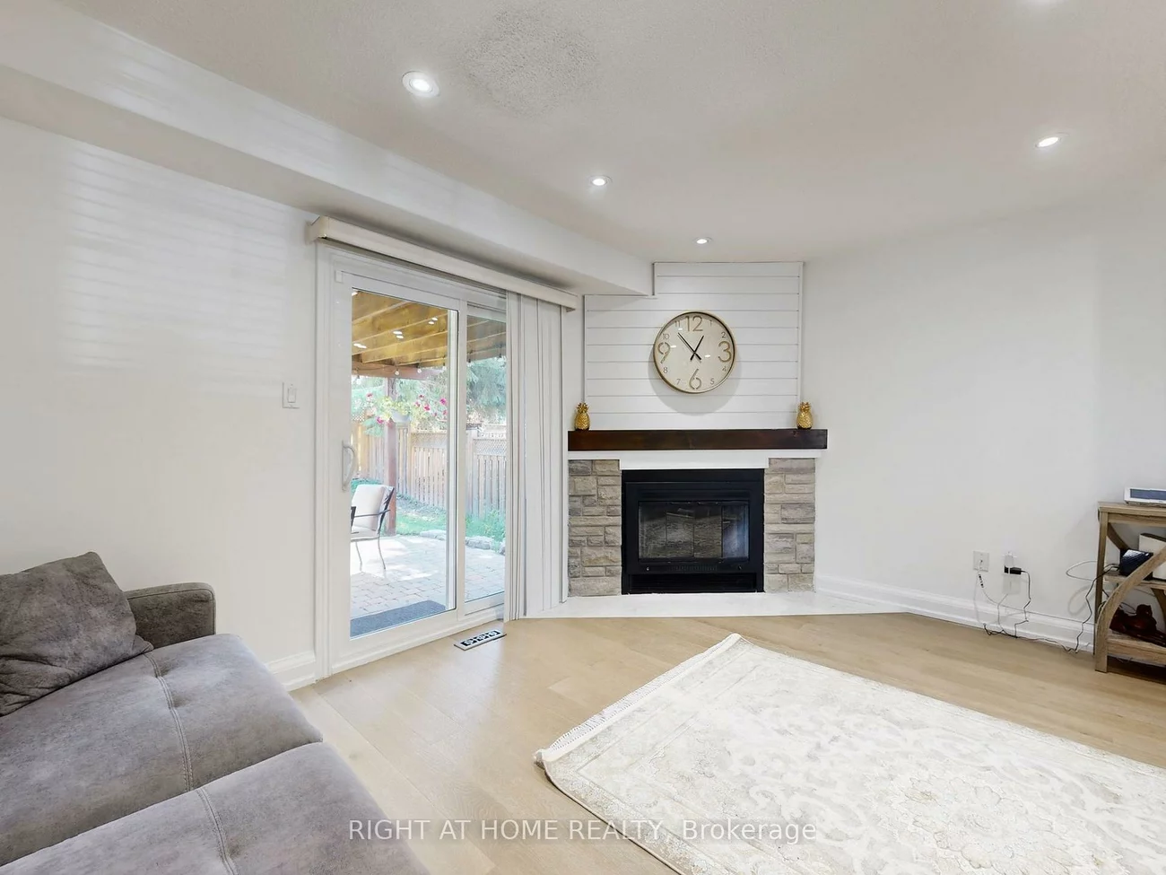 828, Leslie Valley, Huron Heights-Leslie Valley, Newmarket