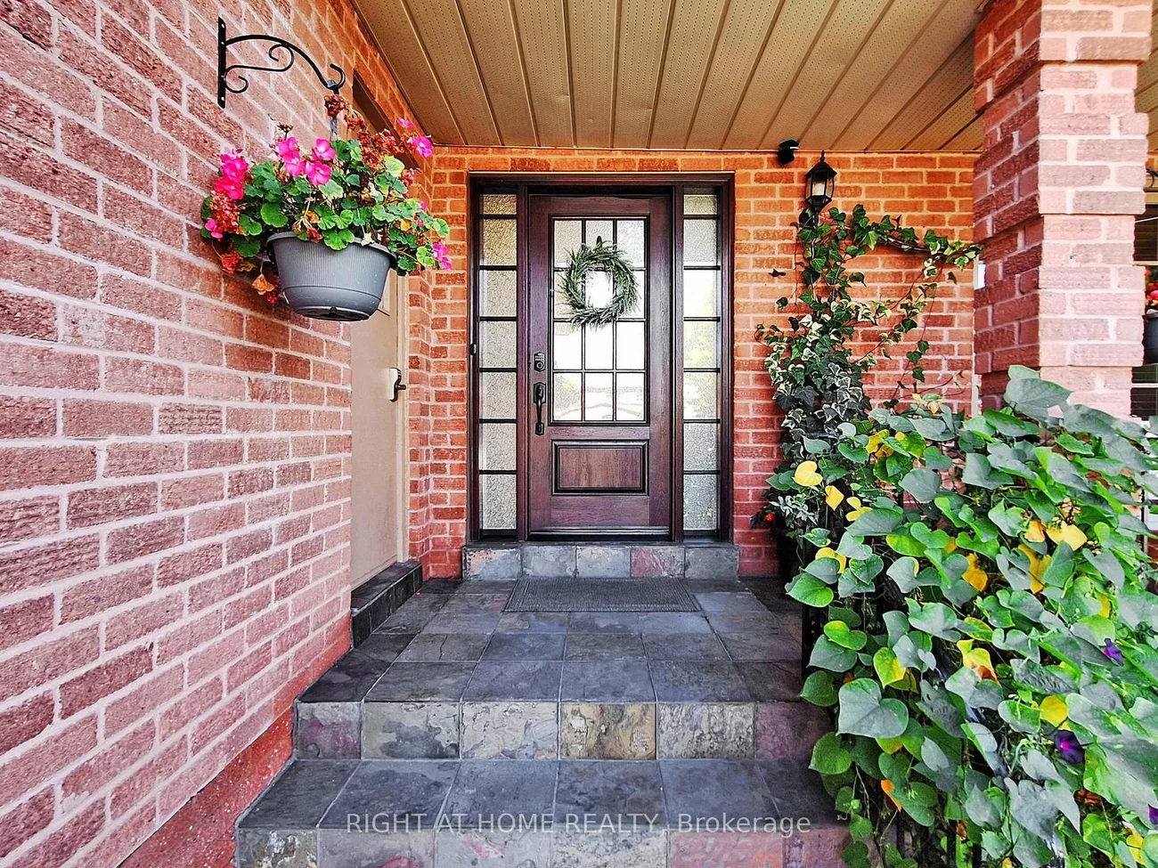 828, Leslie Valley, Huron Heights-Leslie Valley, Newmarket