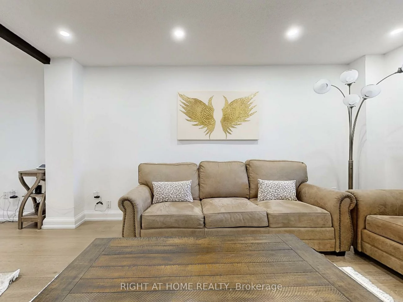 828, Leslie Valley, Huron Heights-Leslie Valley, Newmarket