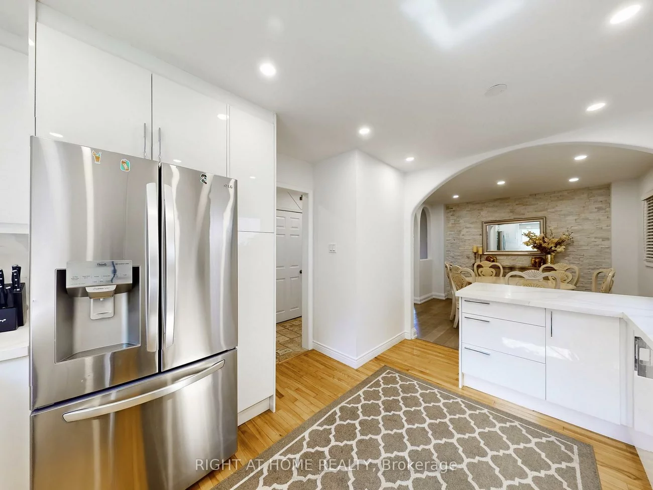 828, Leslie Valley, Huron Heights-Leslie Valley, Newmarket