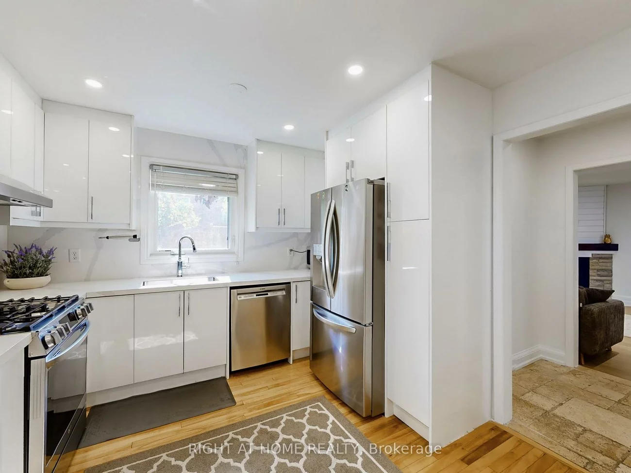 828, Leslie Valley, Huron Heights-Leslie Valley, Newmarket