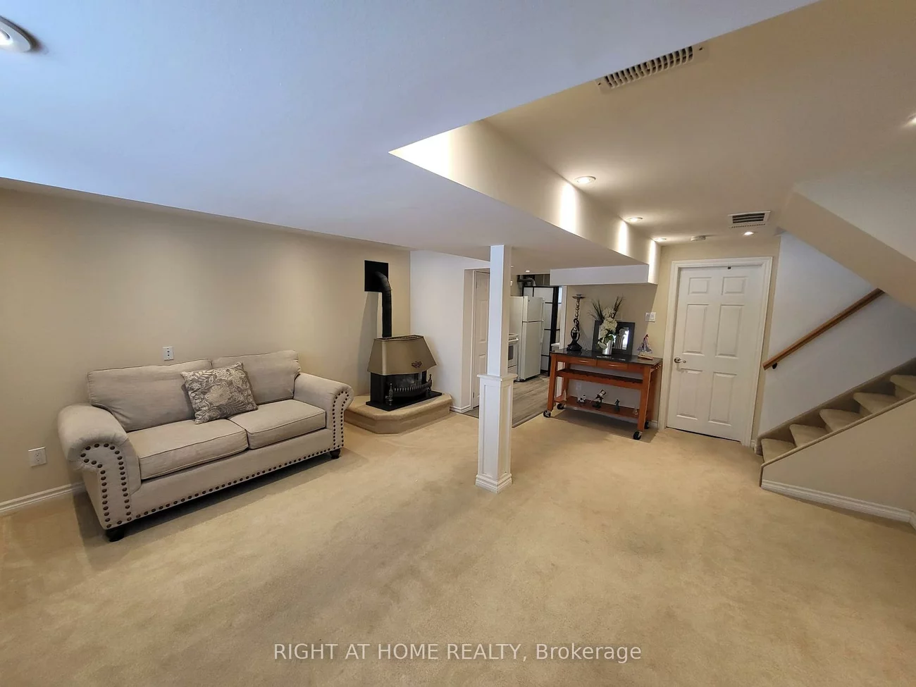 832, Boronia, Huron Heights-Leslie Valley, Newmarket