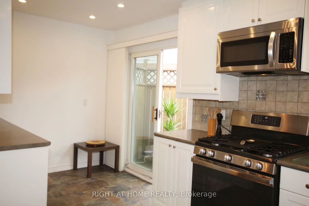 832, Boronia, Huron Heights-Leslie Valley, Newmarket