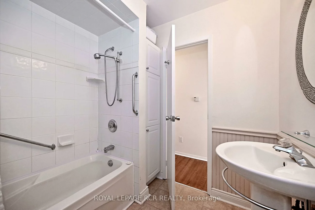 701, Sunnypoint, Huron Heights-Leslie Valley, Newmarket