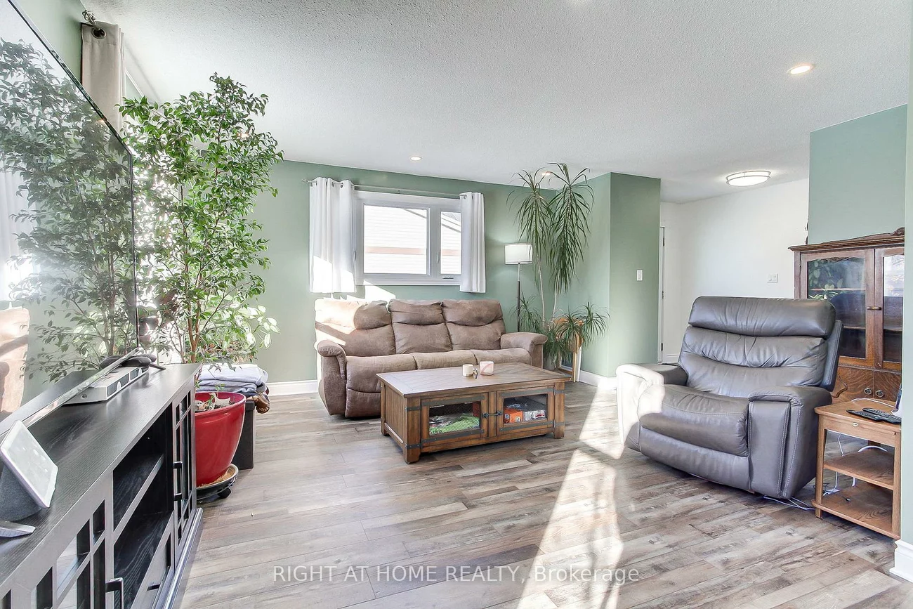 853, Magnolia, Huron Heights-Leslie Valley, Newmarket