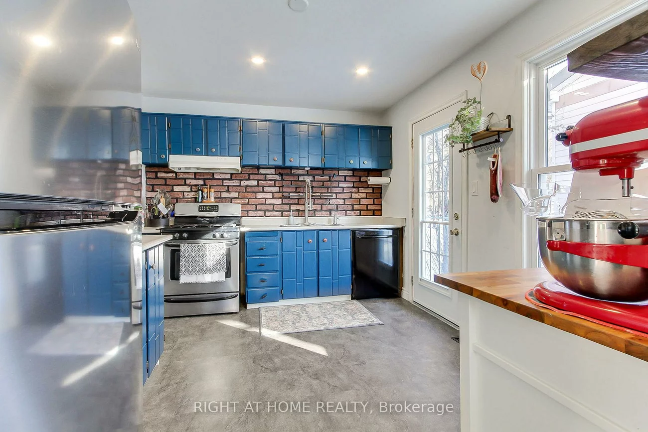 853, Magnolia, Huron Heights-Leslie Valley, Newmarket