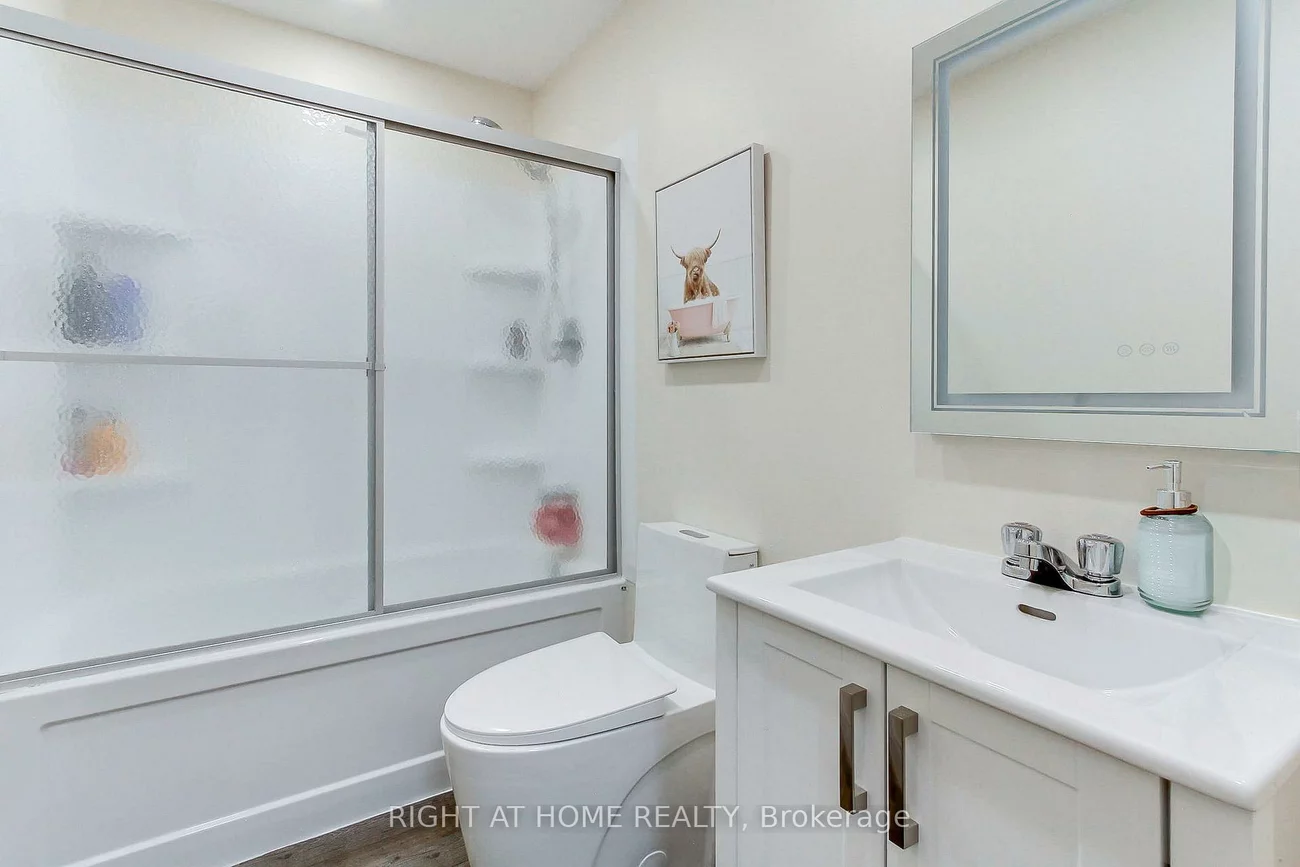 853, Magnolia, Huron Heights-Leslie Valley, Newmarket