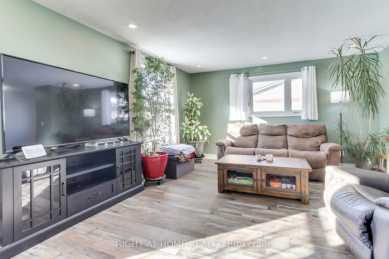 853, Magnolia, Huron Heights-Leslie Valley, Newmarket