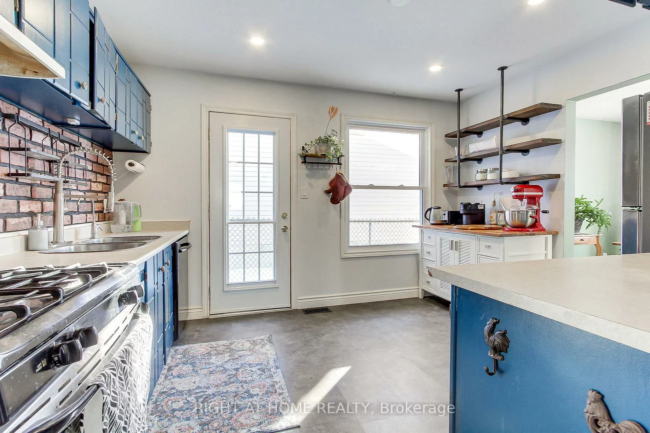 853, Magnolia, Huron Heights-Leslie Valley, Newmarket