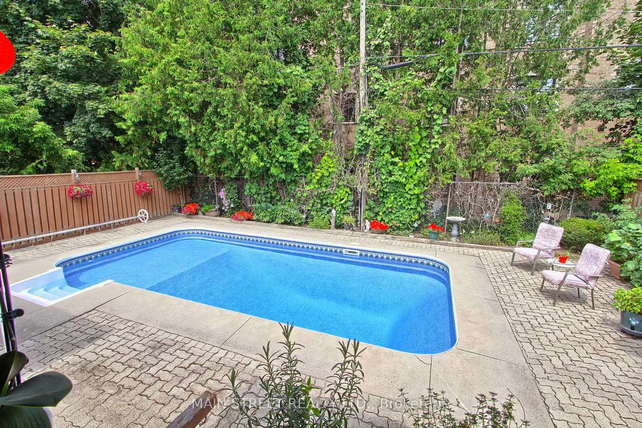 241, Andrew, Central Newmarket, Newmarket