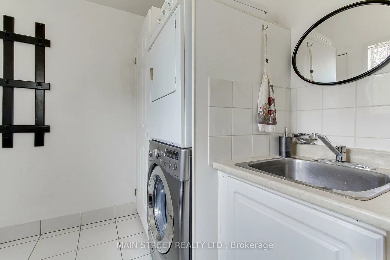 241, Andrew, Central Newmarket, Newmarket