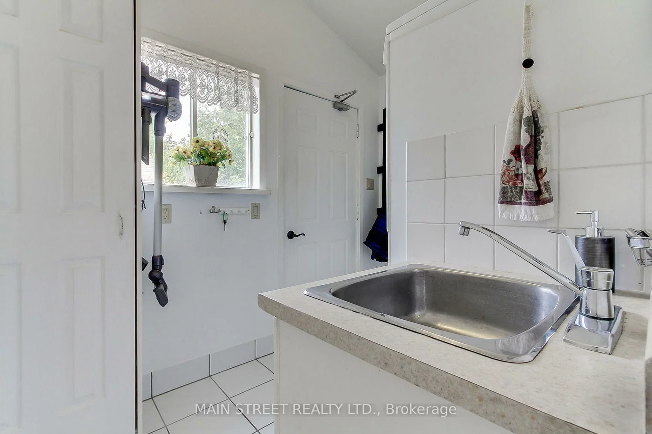 241, Andrew, Central Newmarket, Newmarket