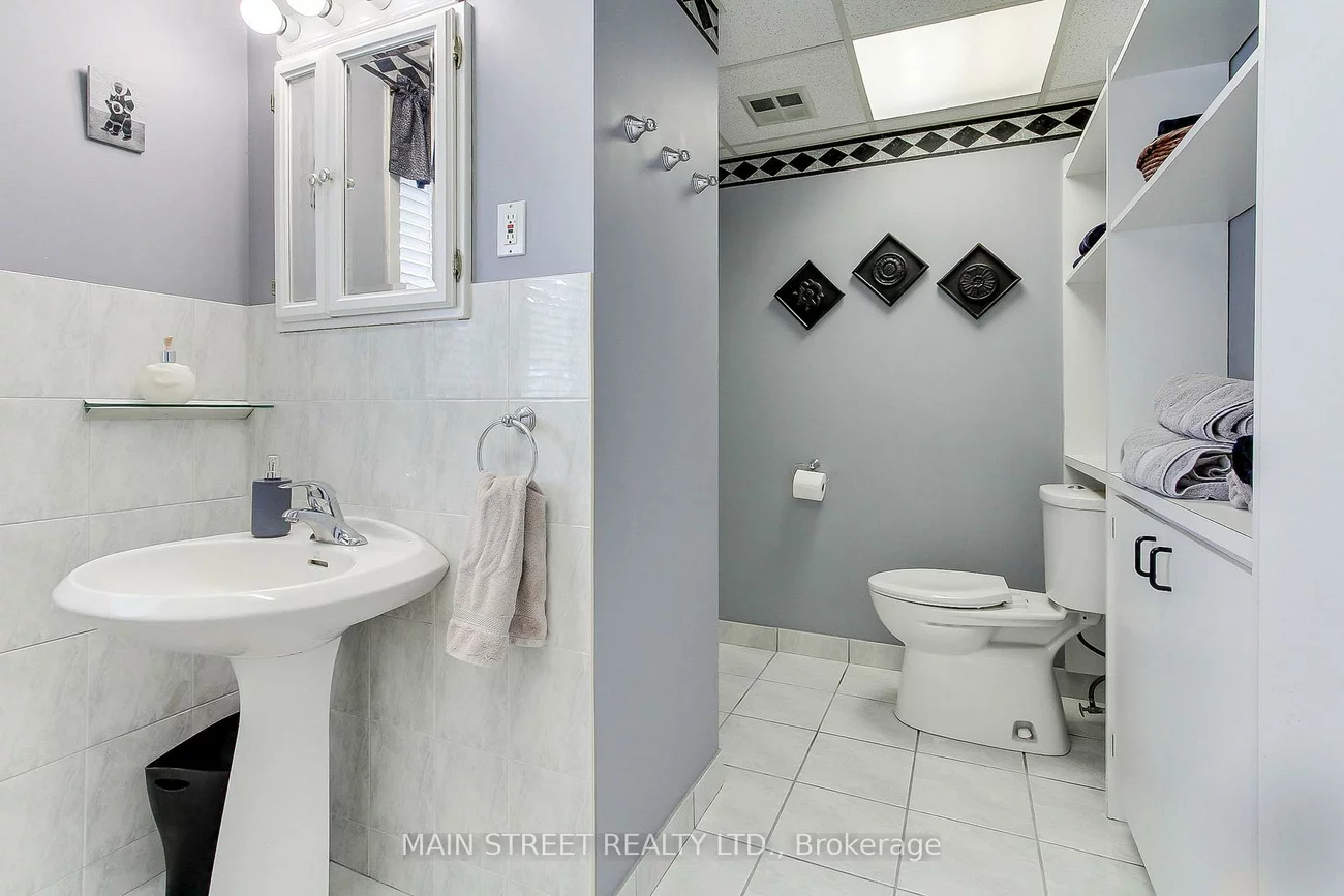 241, Andrew, Central Newmarket, Newmarket