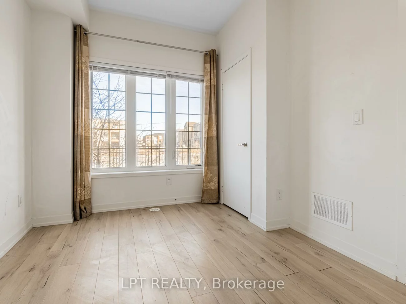 247, Harding Park, Glenway Estates, Newmarket