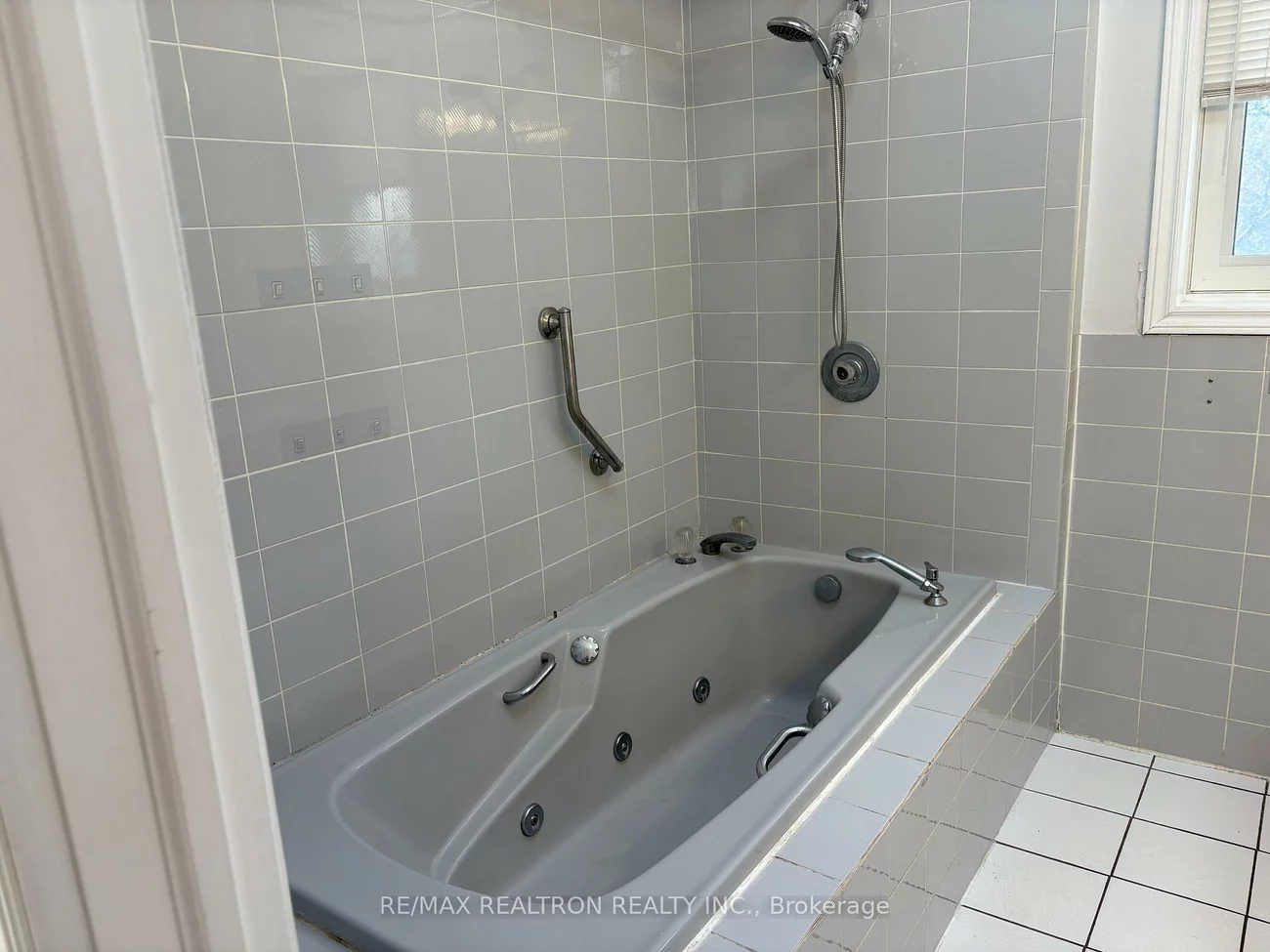 188, Parkview, Central Newmarket, Newmarket