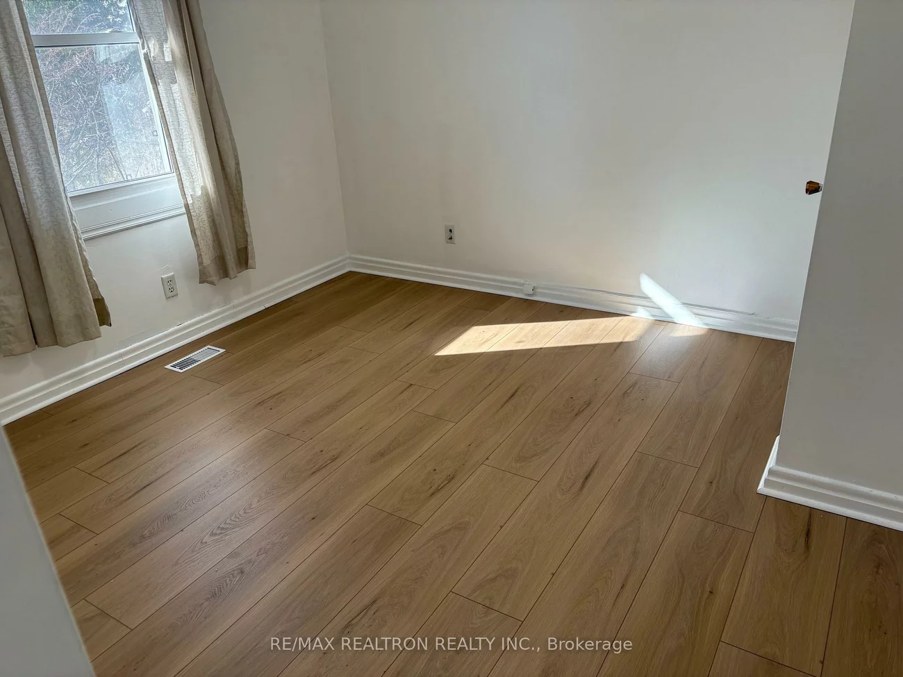 188, Parkview, Central Newmarket, Newmarket