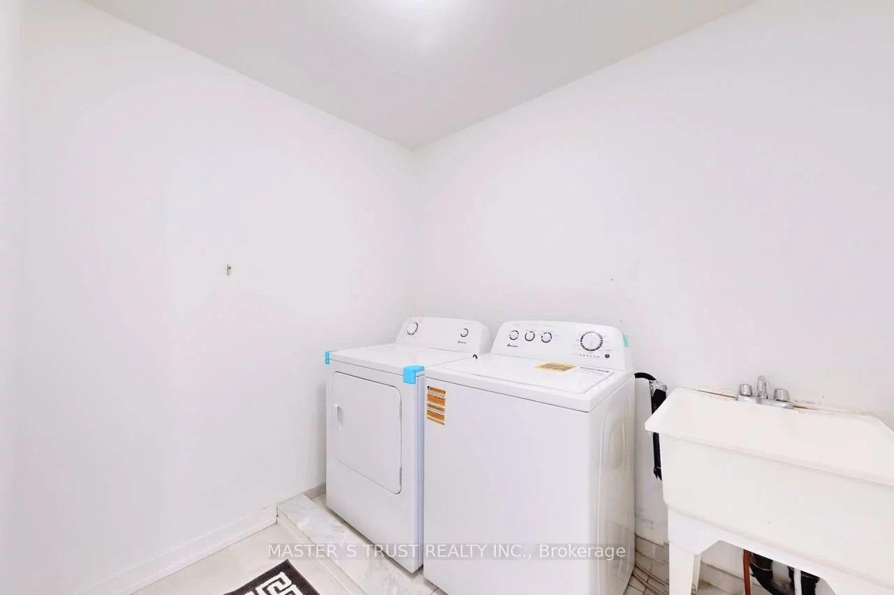 208, Harding Park, Glenway Estates, Newmarket