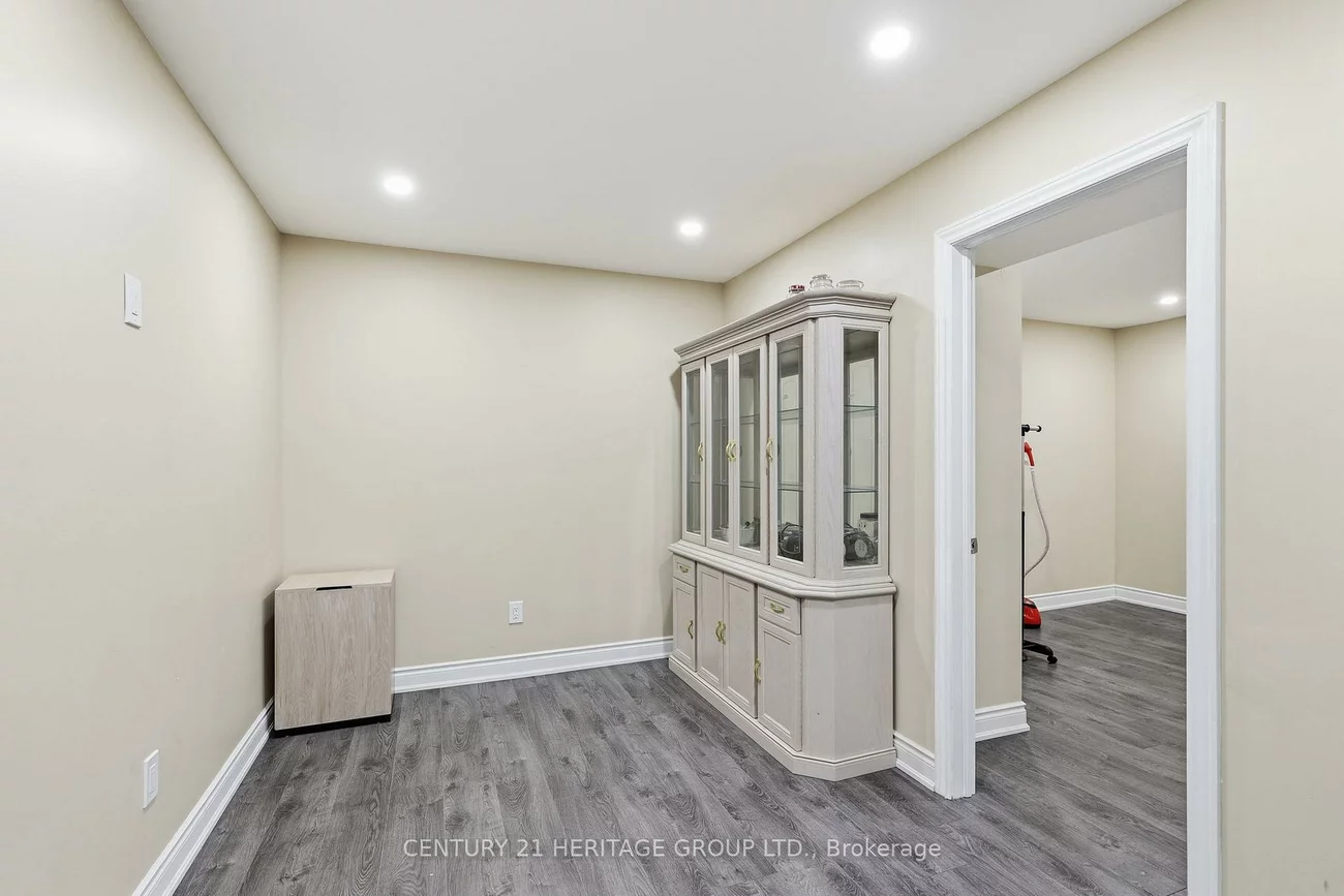 40, Cliff Gunn, Woodland Hill, Newmarket