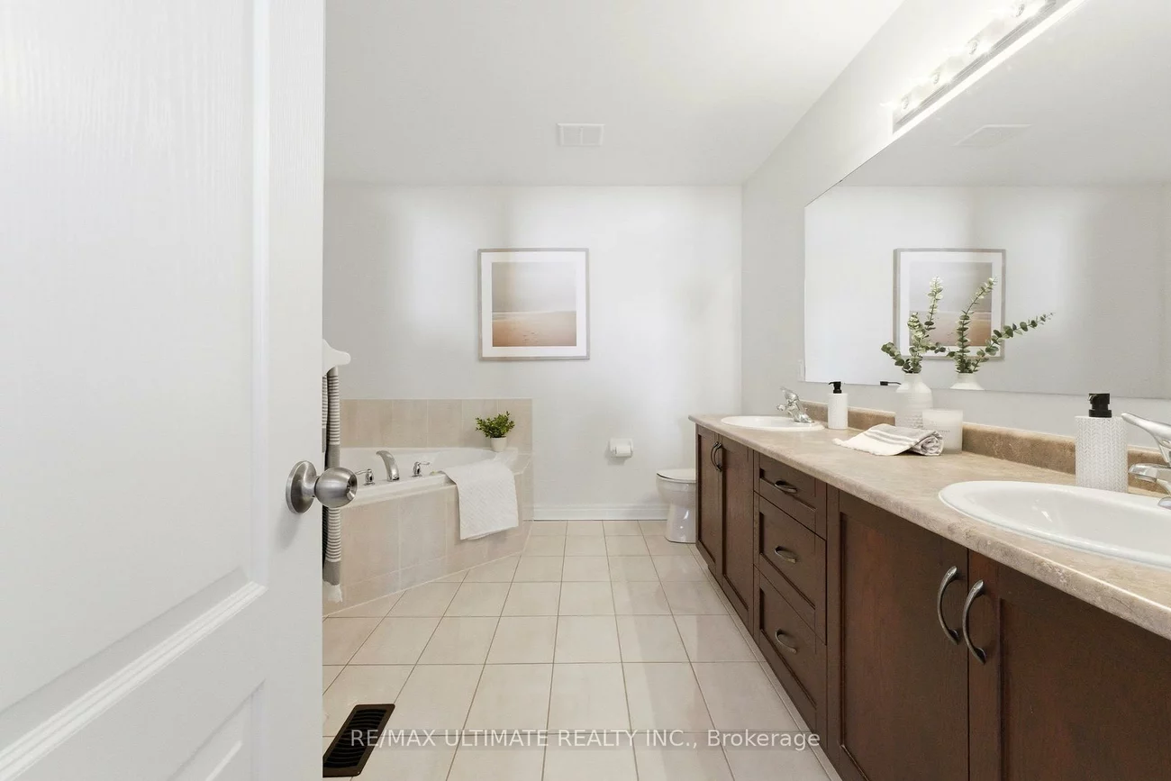 417, Kwapis, Woodland Hill, Newmarket