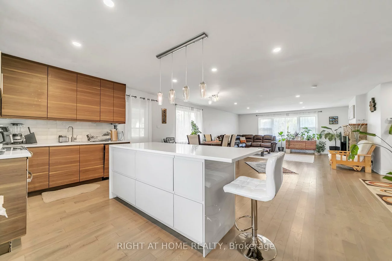 22, Hamilton, Huron Heights-Leslie Valley, Newmarket