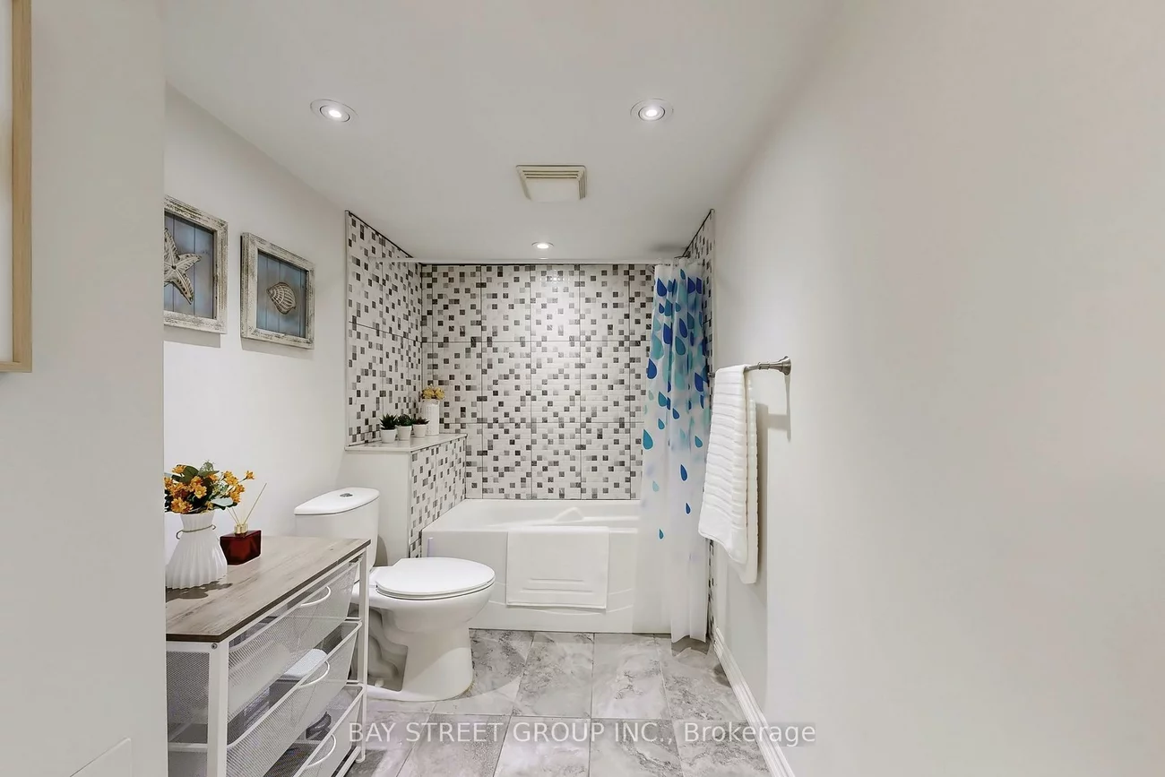 1011, Janette, Huron Heights-Leslie Valley, Newmarket