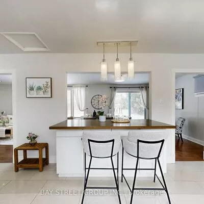 1011, Janette, Huron Heights-Leslie Valley, Newmarket