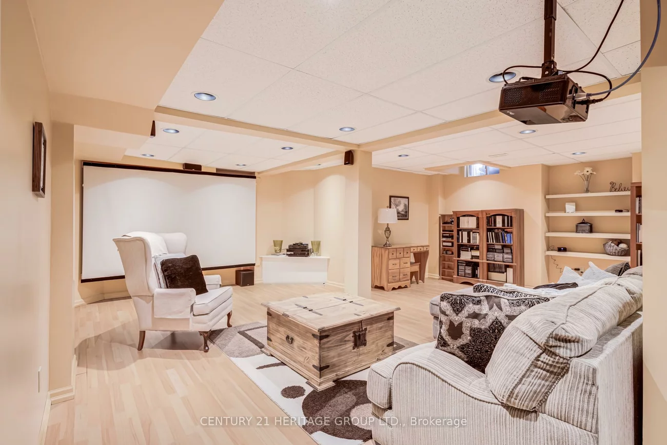 347, Alex Doner, Glenway Estates, Newmarket