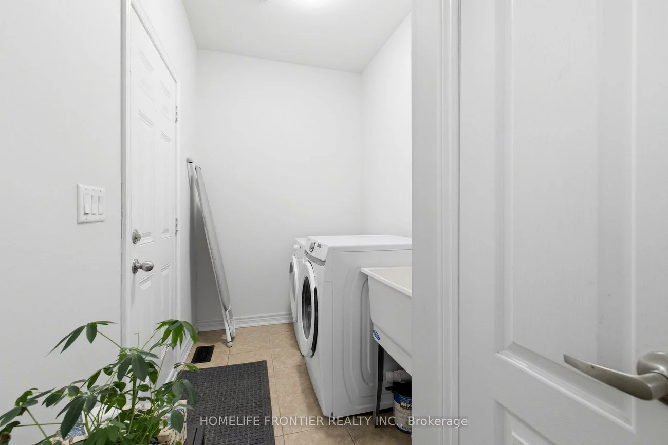 475, Kwapis, Woodland Hill, Newmarket