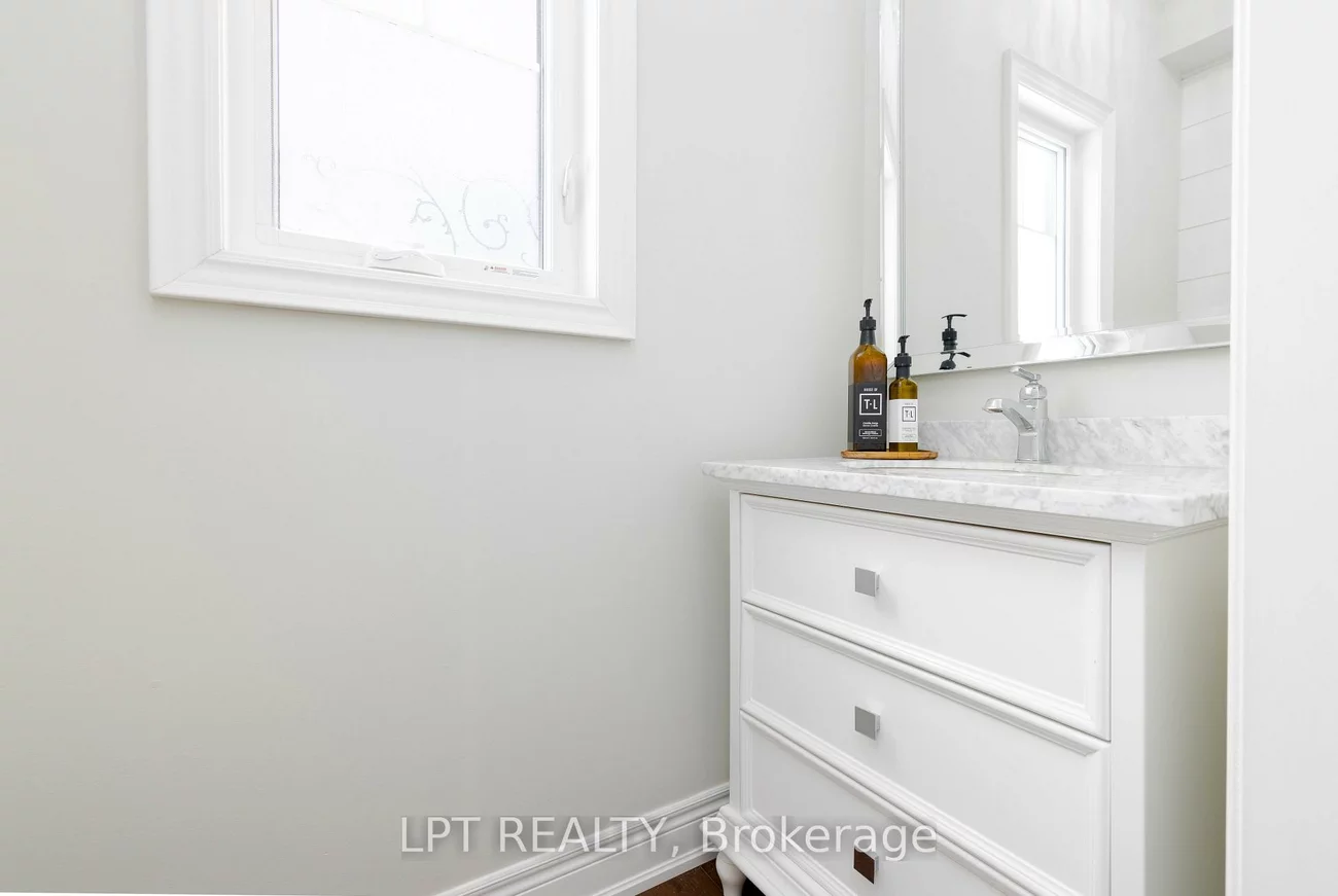 258, Andrew, Central Newmarket, Newmarket