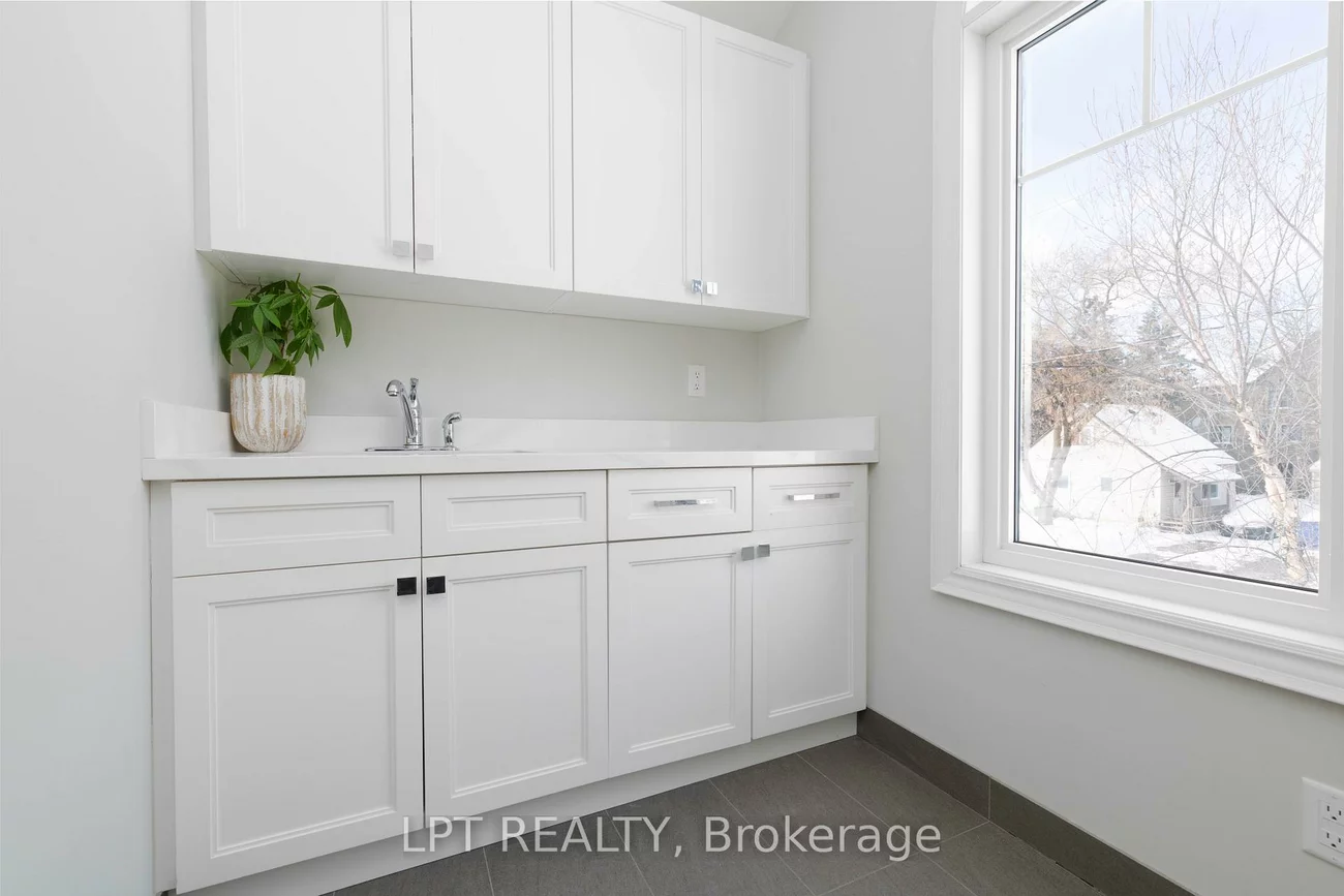 258, Andrew, Central Newmarket, Newmarket