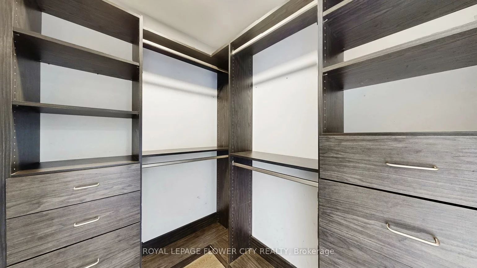 642, Sweetwater, Glenway Estates, Newmarket