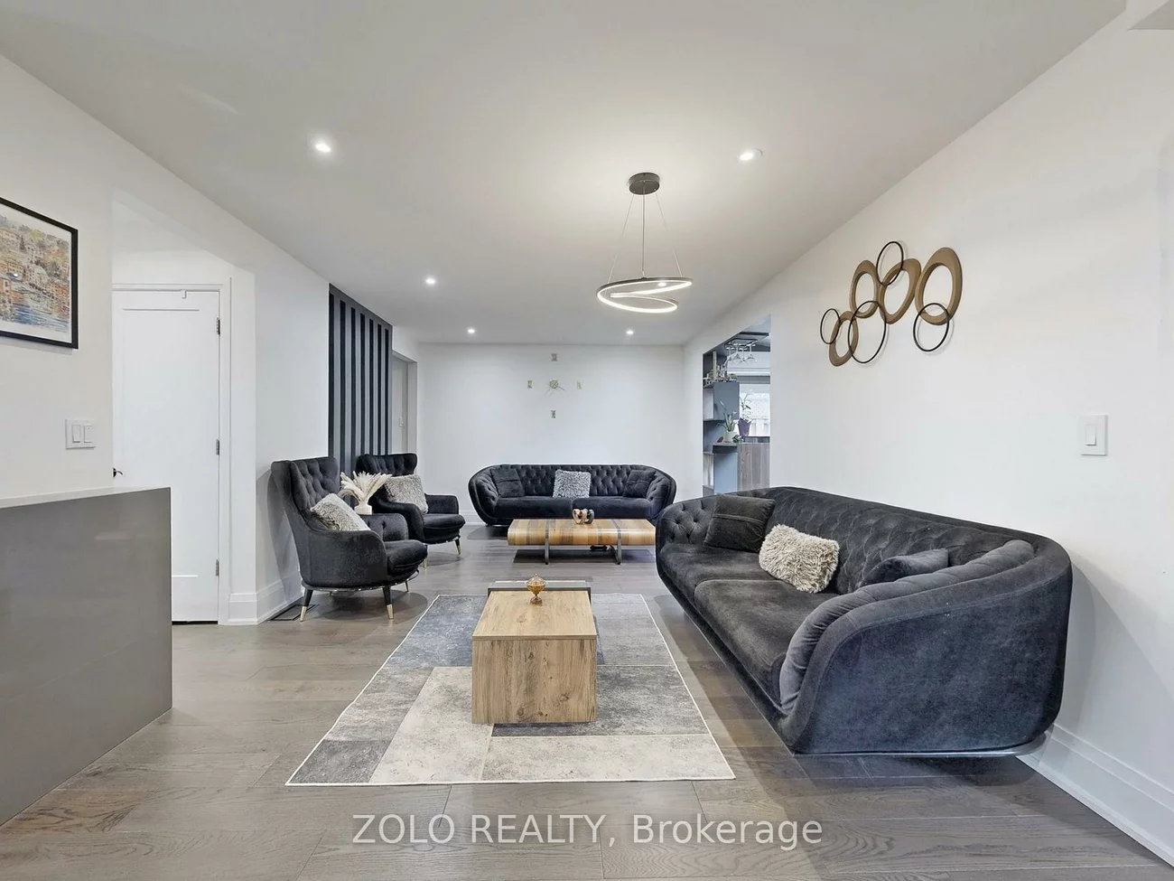 226, Thoms, Central Newmarket, Newmarket