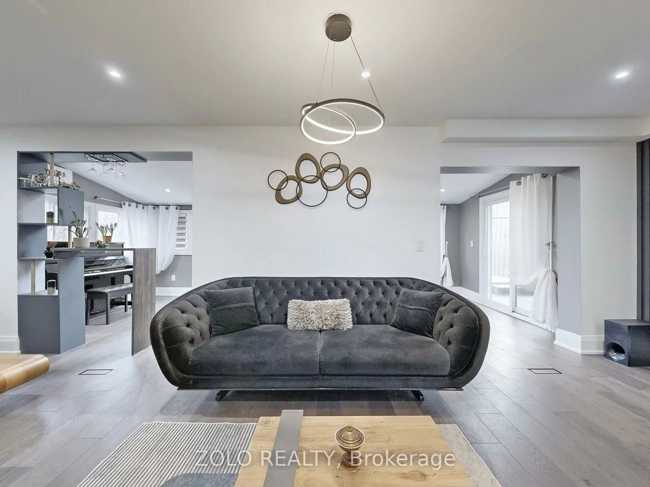 226, Thoms, Central Newmarket, Newmarket