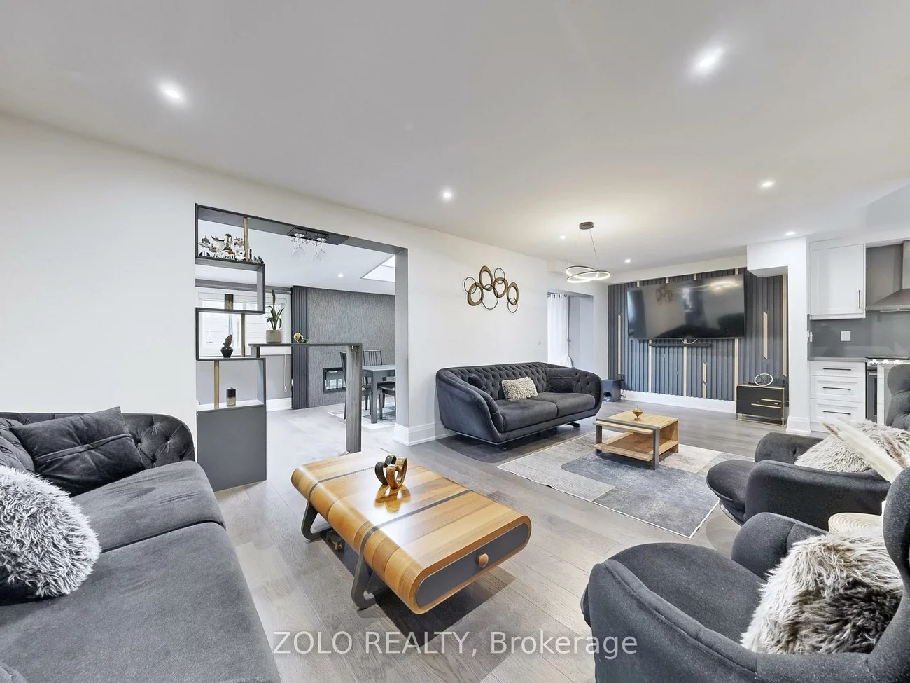 226, Thoms, Central Newmarket, Newmarket