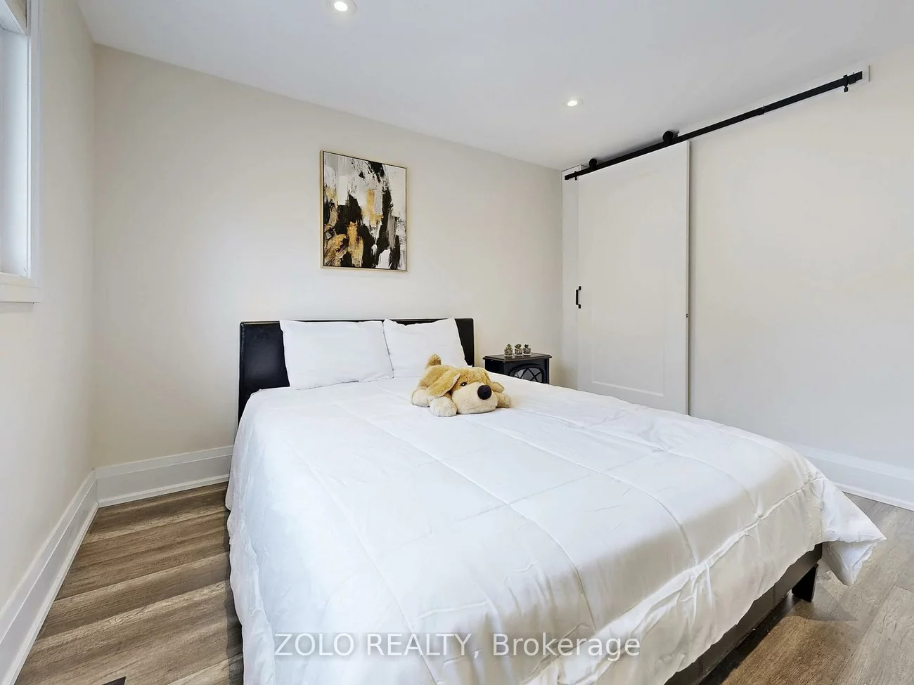 226, Thoms, Central Newmarket, Newmarket