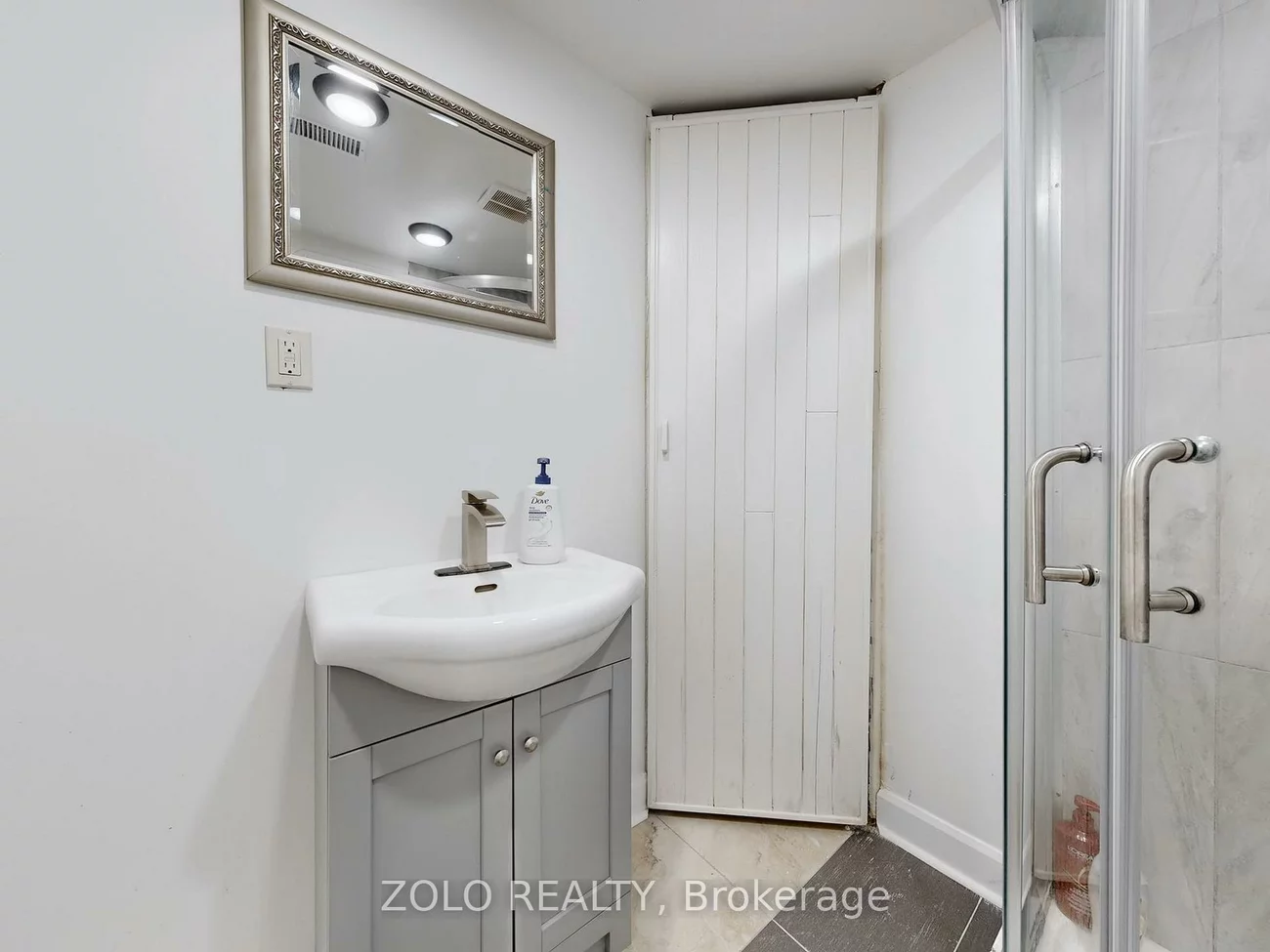 226, Thoms, Central Newmarket, Newmarket