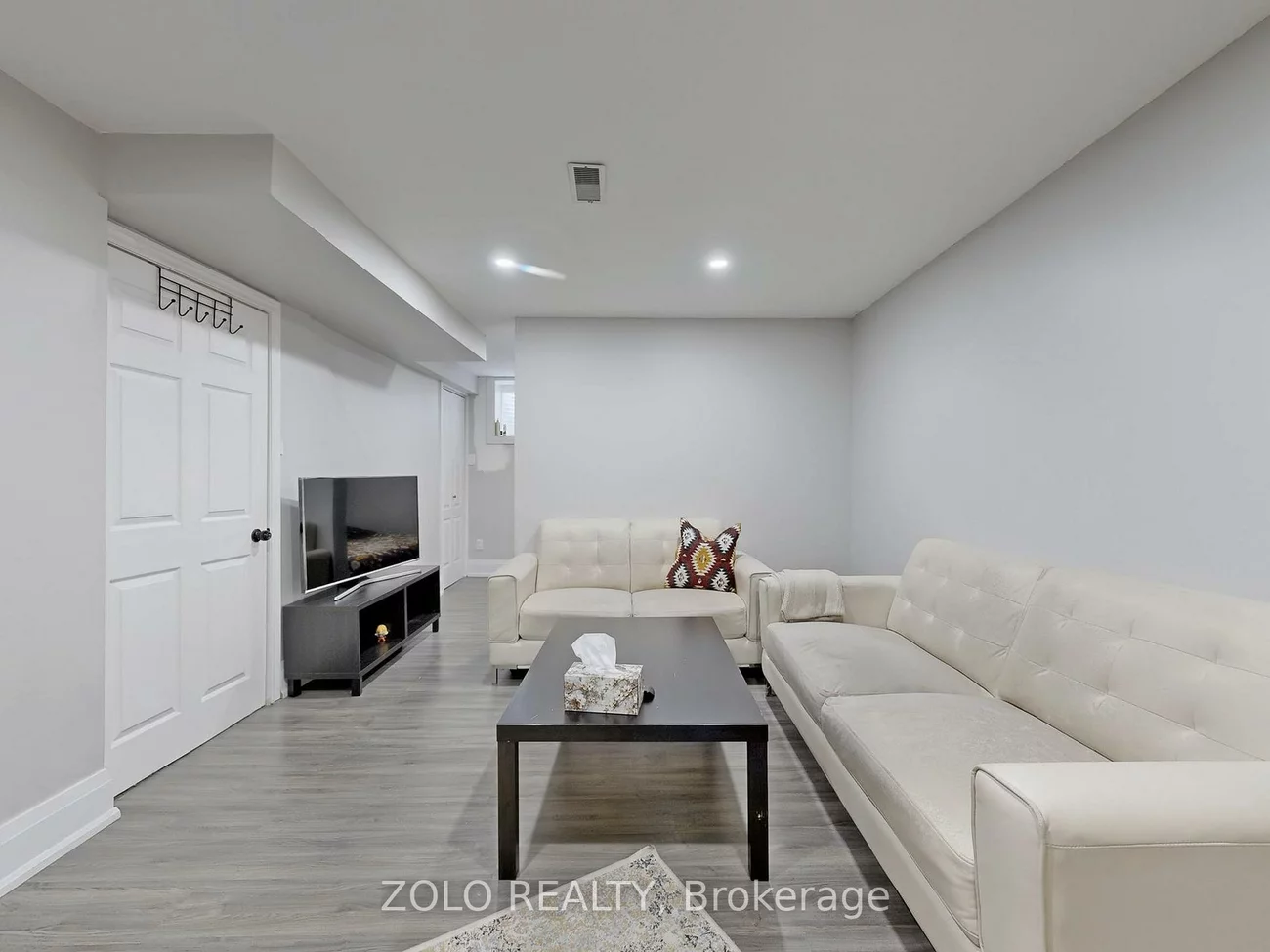 226, Thoms, Central Newmarket, Newmarket