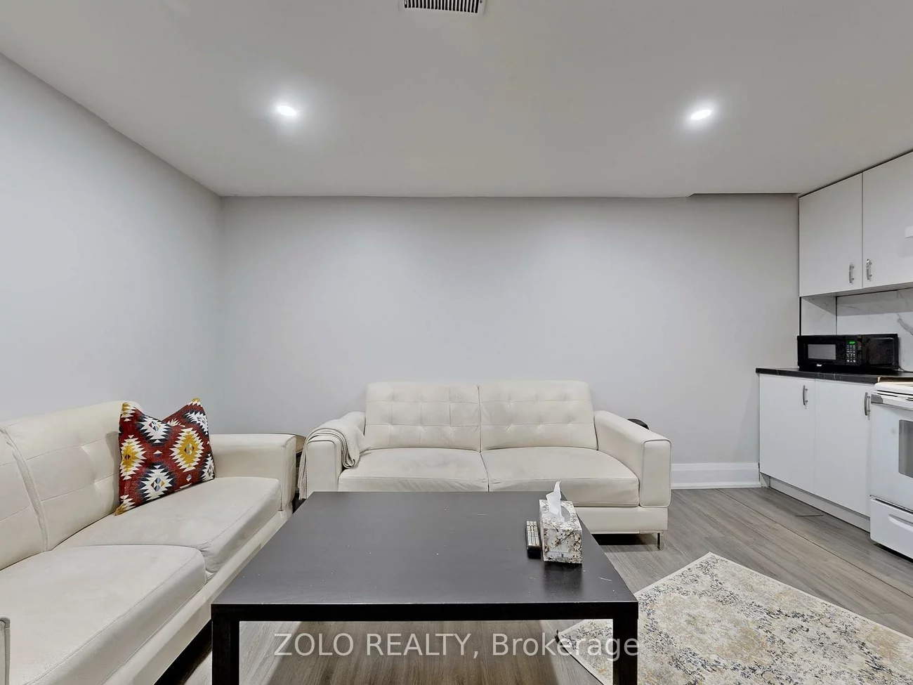 226, Thoms, Central Newmarket, Newmarket