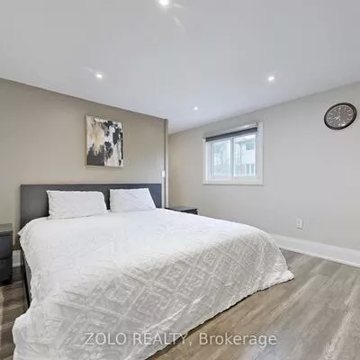 226, Thoms, Central Newmarket, Newmarket