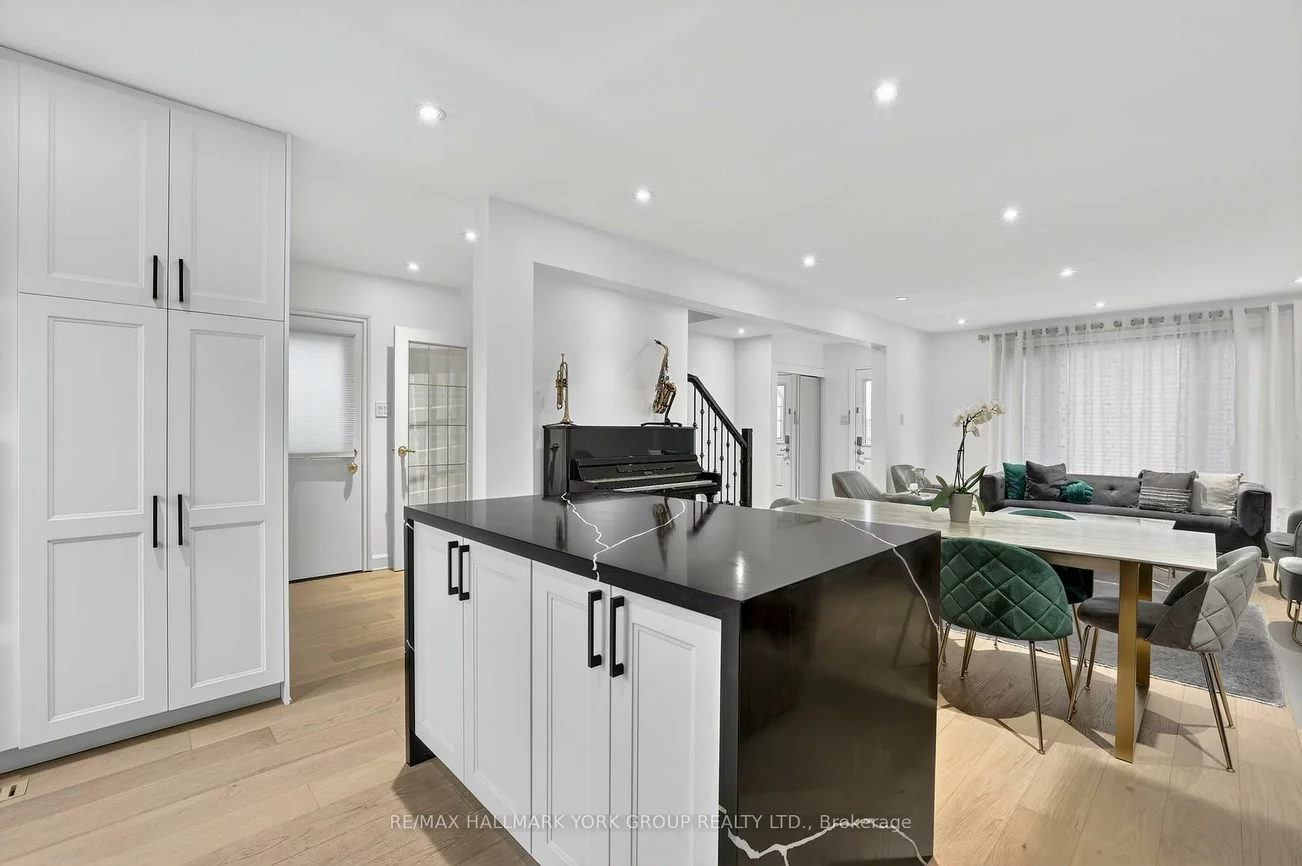 459, Sandford, Central Newmarket, Newmarket