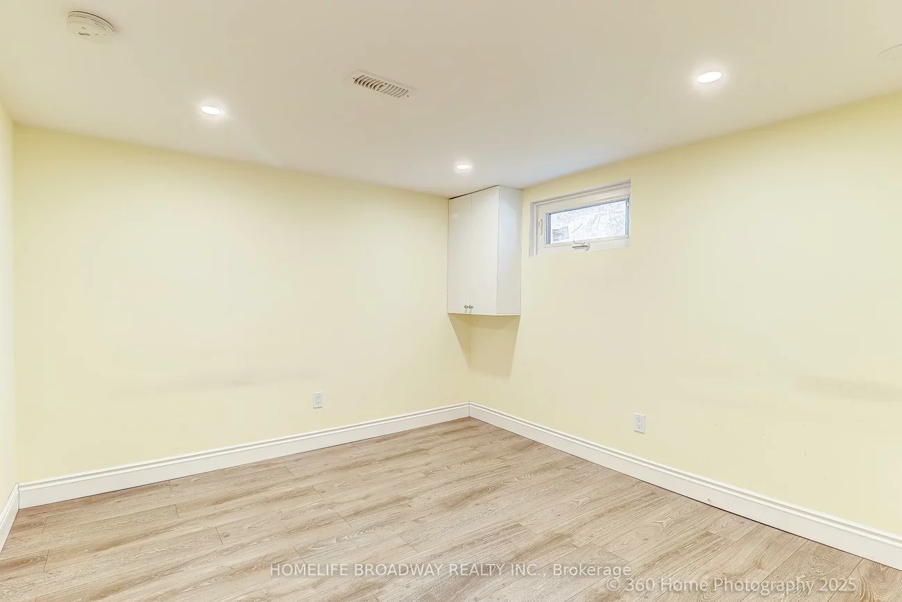 305, Andrew, Central Newmarket, Newmarket