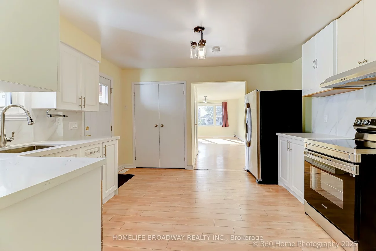 305, Andrew, Central Newmarket, Newmarket