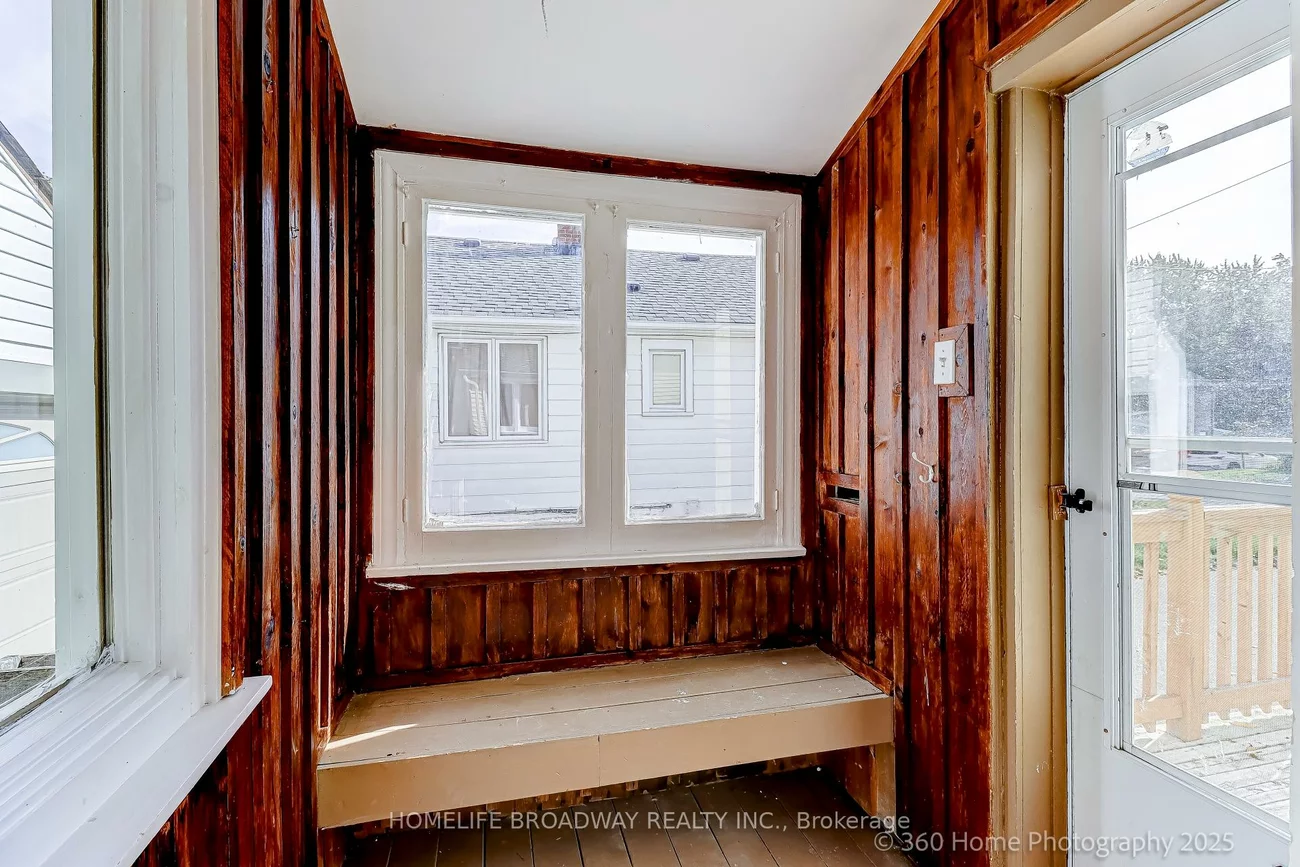 305, Andrew, Central Newmarket, Newmarket