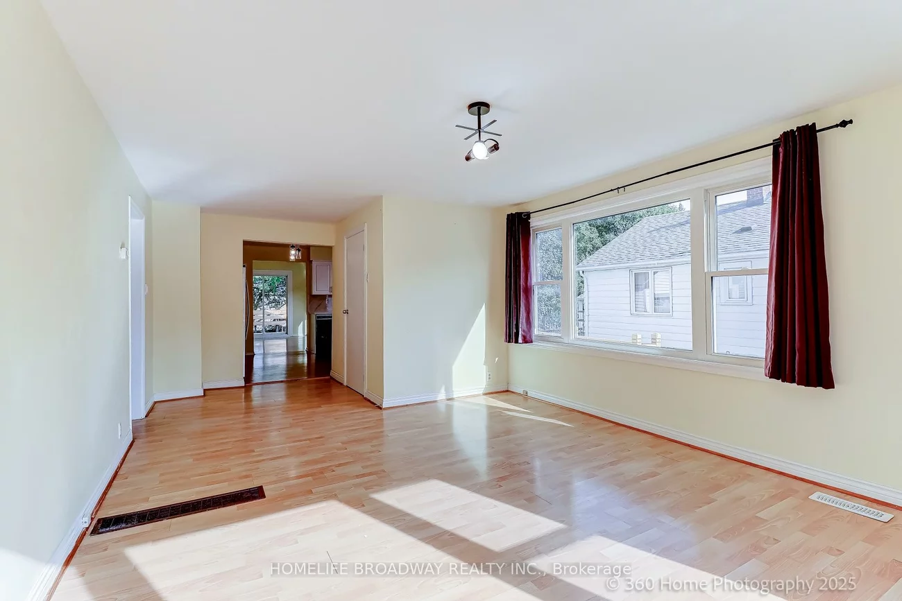 305, Andrew, Central Newmarket, Newmarket