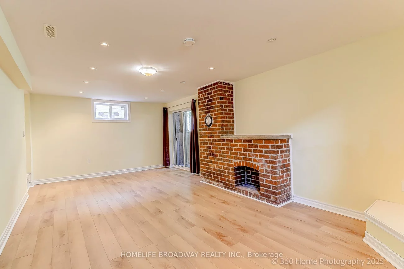 305, Andrew, Central Newmarket, Newmarket