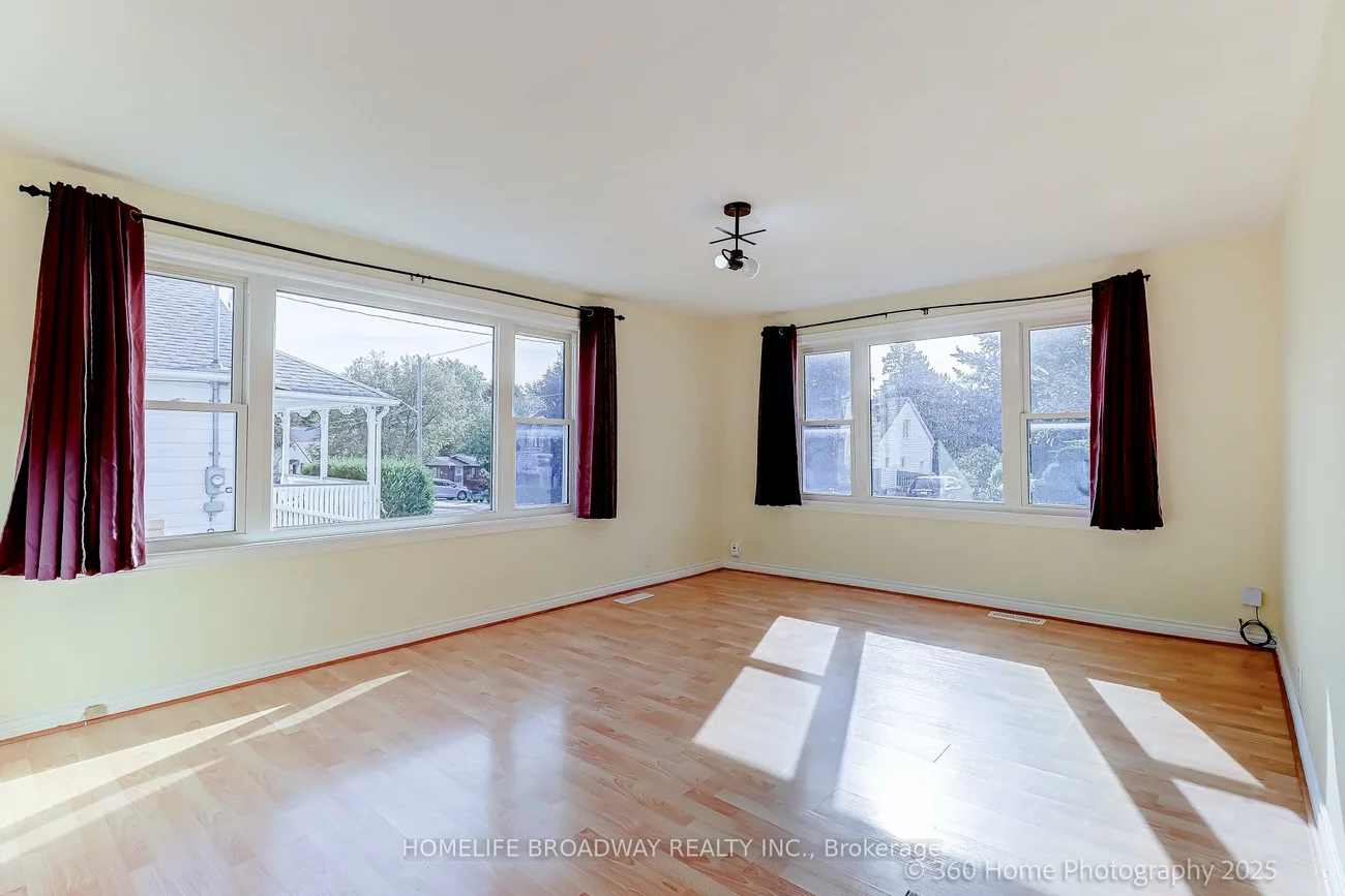 305, Andrew, Central Newmarket, Newmarket