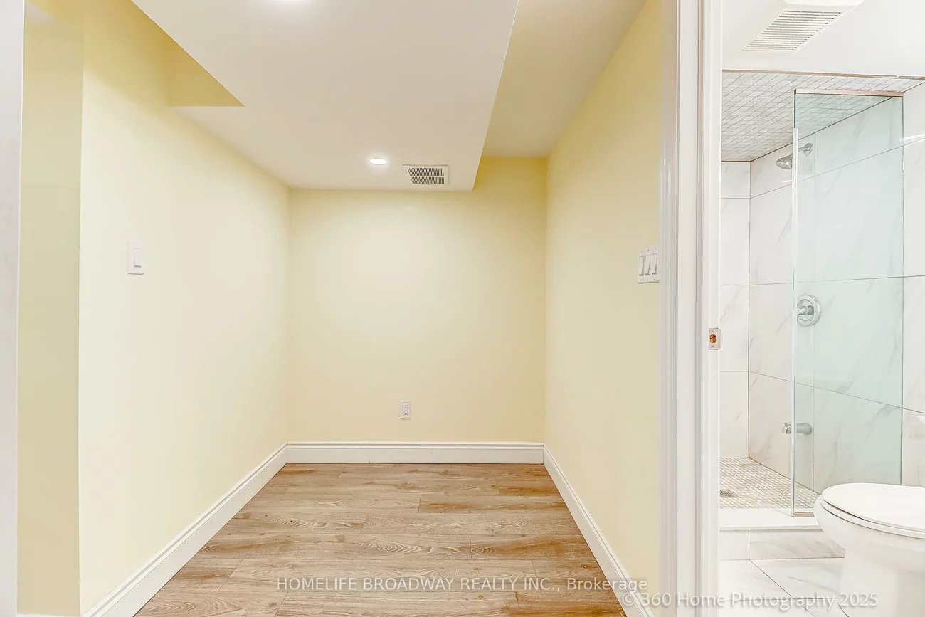 305, Andrew, Central Newmarket, Newmarket