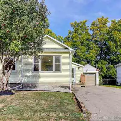 305, Andrew, Central Newmarket, Newmarket