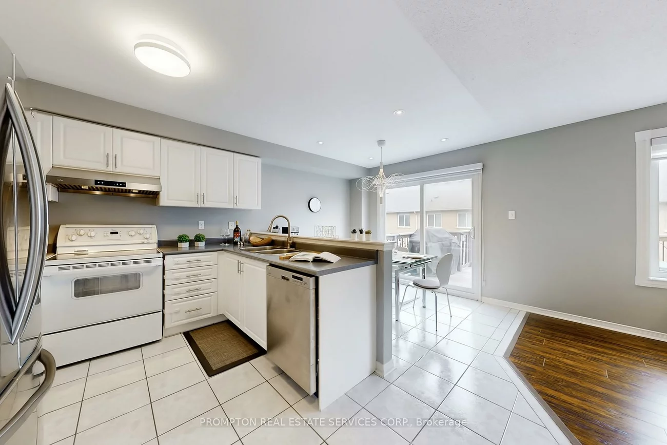 393, Marble, Woodland Hill, Newmarket