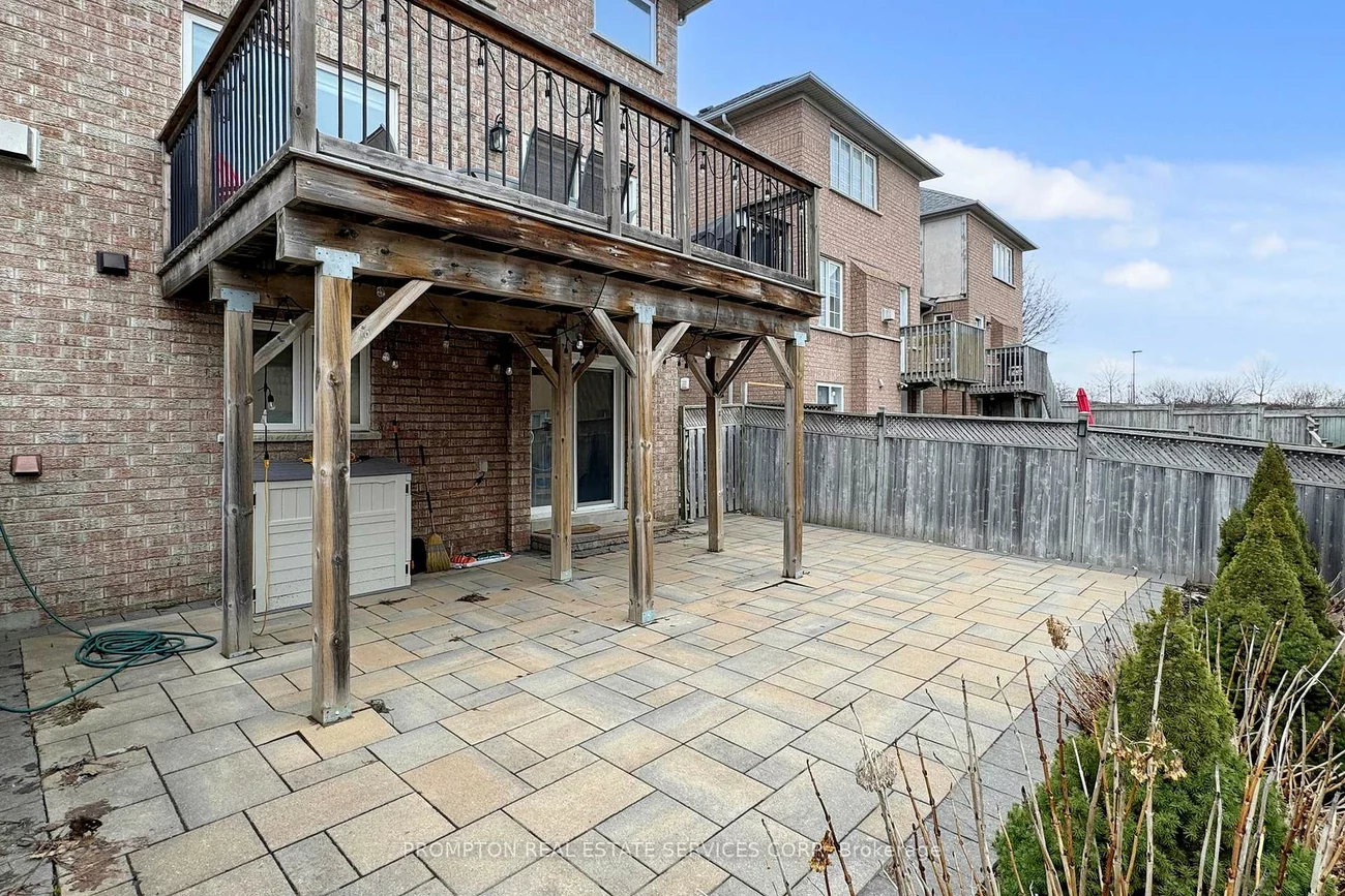 393, Marble, Woodland Hill, Newmarket